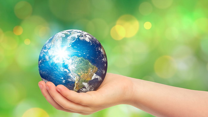 Hands holding the globe slideshow background picture