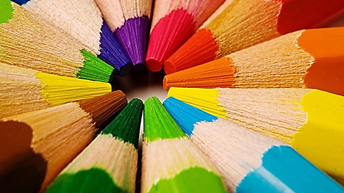 A circle of colored pencils PPT background picture
