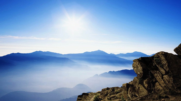 Mountains and sea of ​​clouds PPT background picture