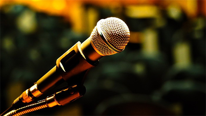 Microphone under the light PPT background picture