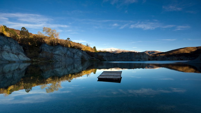 Image d'arrière-plan PPT naturelle de montagnes et de lacs